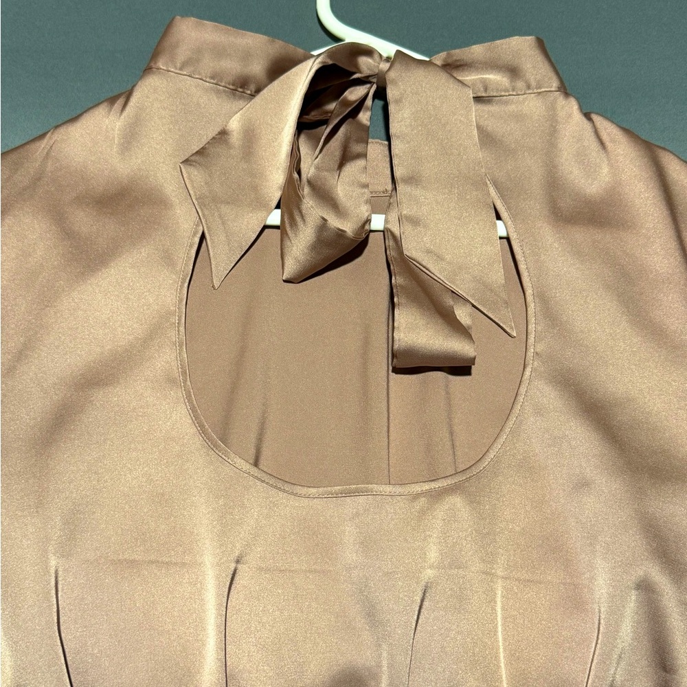 Express Cropped Blouse With Partial Open Back - image 5